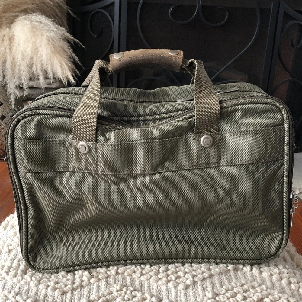 Briggs & Riley Bag 17” Bag Olive Green Duffle Crossbody Multi Pocket Travel Bag! - Picture 6 of 9